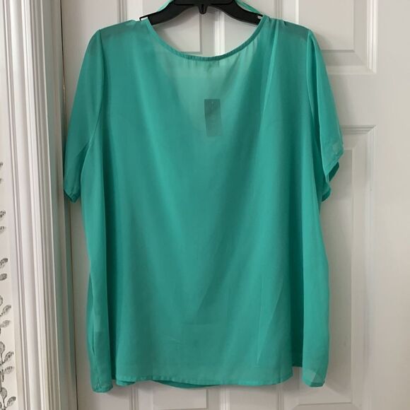 C.O.C. Size 2 XL short sleeve mint front lined blouse with blinged lapel - Picture 2 of 9